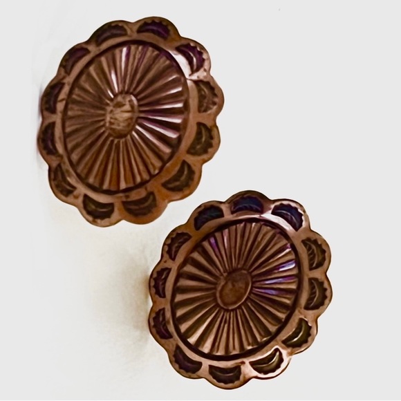 Vintage Aboriginal Design Copper Screw Back Earrings - Picture 2 of 4